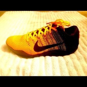KOBE 11 ELITE. BRUCE LEE EDITION. NEW IN BOX w/ receipt. Black & Yellow.Size 11